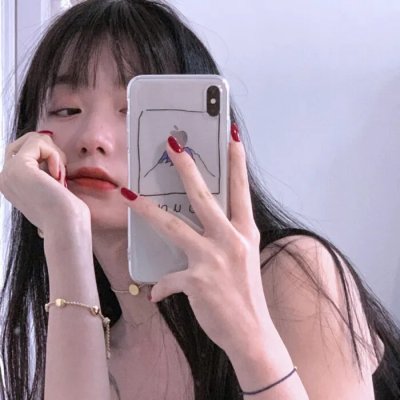 红鞋男子